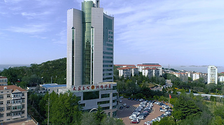 超美的航拍烟台公路大厦