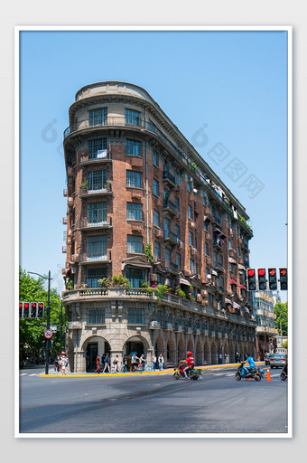 网红武康大楼城市建筑街景摄影竖图图片