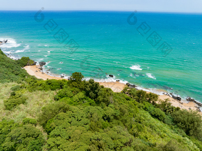 海南山钦湾燕子洞热带夏天高视角摄影图