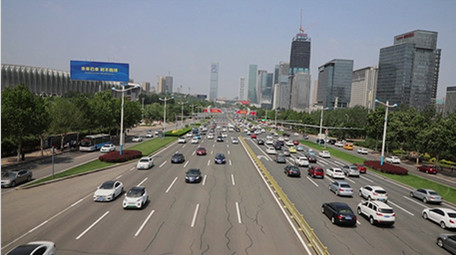 城市车水马龙汽车马路实拍视频