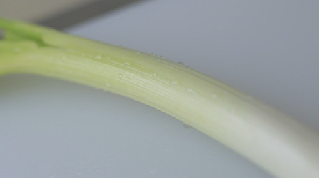 厨师戴上帽子准备工作实拍切菜视频素材