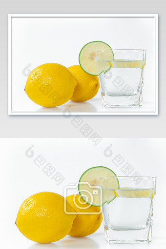 黄色的柠檬旁边放置一杯清香的柠檬水图片