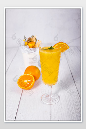 黄色橙汁饮料玻璃杯水果美食摄影图片
