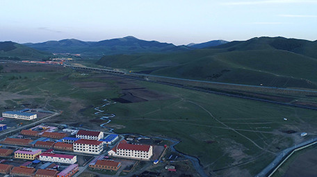 大气的丰宁草原落日公路航拍视频