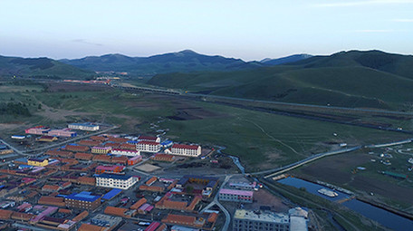 大气的丰宁草原落日公路航拍视频