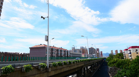 城市高楼蓝天白云车流延时摄影商场购物高清