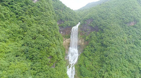 航拍 秀丽绝美 山间瀑布 悬崖瀑布 4K