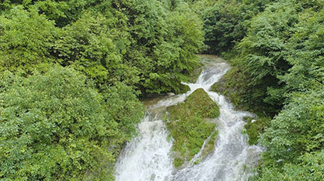 航拍 秀丽绝美 山间瀑布 悬崖瀑布 4K