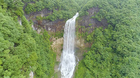 航拍 秀丽绝美 山间瀑布 悬崖瀑布 4K