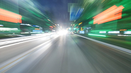 城市夜晚延时车流穿梭