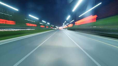 城市夜晚延时车流穿梭