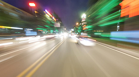 城市夜晚延时车流穿梭