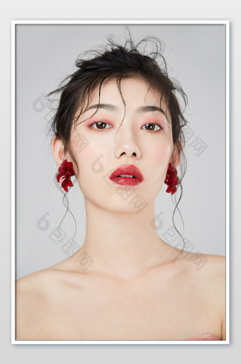 夏日清新气质美女妆容杂志海报封面图图片