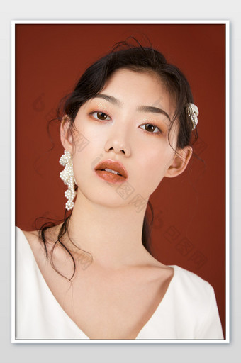 复古气质美女妆容优雅气质杂志海报封面图图片