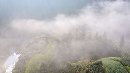 航拍黄山<strong>乡村</strong>美景蜿蜒曲折小河云层