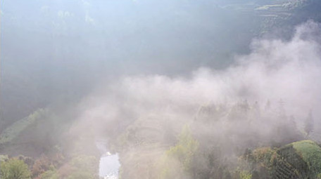 航拍黄山<strong>乡村</strong>美景蜿蜒曲折小河云层