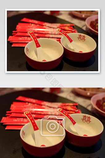 婚庆用品红色对碗、勺子静物摄影图片