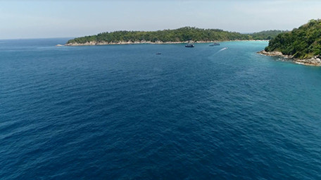 航拍湛蓝色的海洋国外海岛空旷海湾