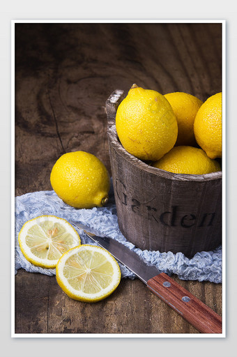 夏日饮品必备柠檬柠檬片暗调系列摄影图片
