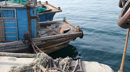 海洋休渔期停靠在渔港码头的渔船
