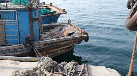 海洋休渔期停靠在渔港码头的渔船