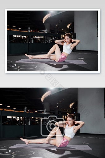 健身房运动女生腹肌撕裂练习宣传图图片