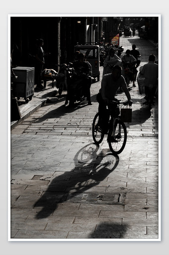 暗调古城旅行旅拍生活老街自行车艺术摄影图片