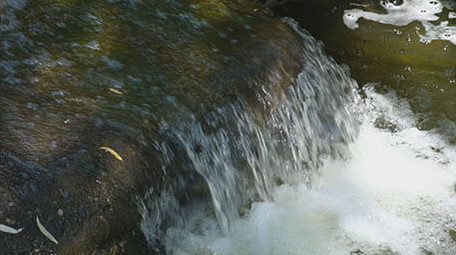 流水水滴水矿泉水溶洞岩洞唯美广告大自然水