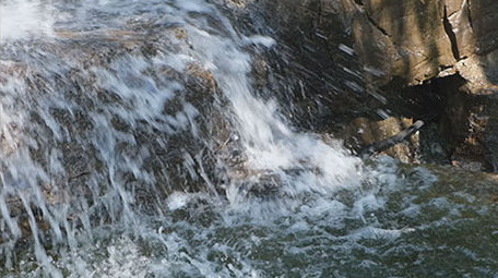 流水水滴水矿泉水溶洞岩洞唯美广告大自然水
