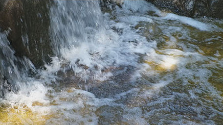 流水水滴水矿泉水溶洞岩洞唯美广告大自然水