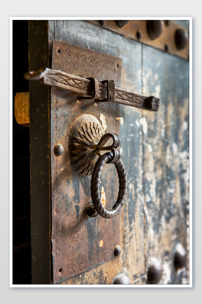锈迹斑斑的古老门栓摄影图片图片