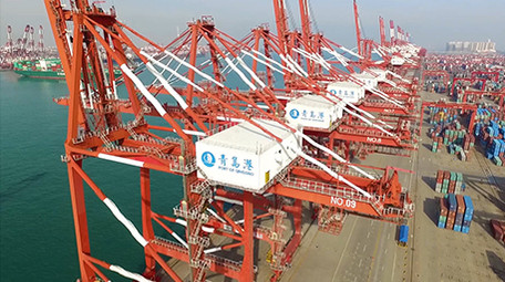 青岛港码头船舶航拍