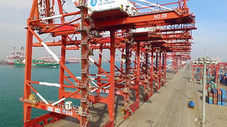 青岛港码头船舶航拍