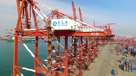 青岛港码头船舶航拍