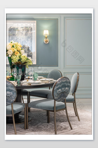 简约轻奢的法式豪宅餐厅家居摄影图图片