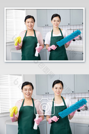 家政服务保洁人员拿着清洁用品工具图片