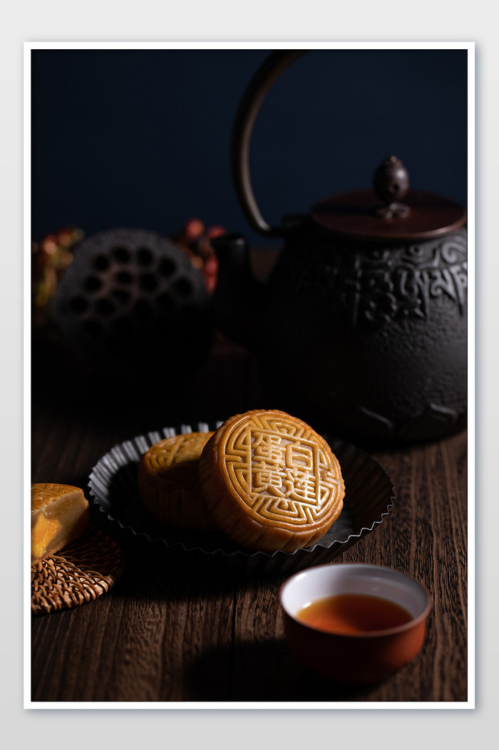 蛋黄月饼中秋节图片