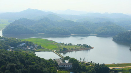 震撼航拍美丽乡村水库山水自然风景