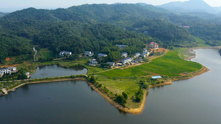 震撼航拍美丽乡村水库山水自然风景