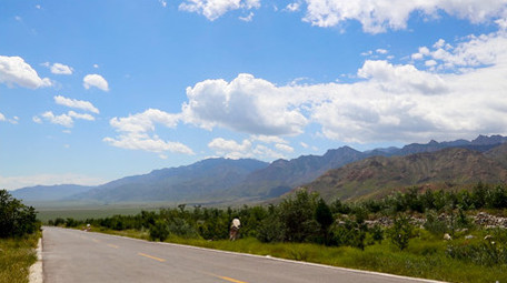 延时摄影山水蓝天白云公路