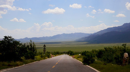 延时摄影山水蓝天白云公路