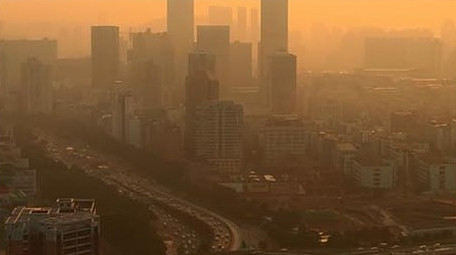 4K实拍城市日出雾霾