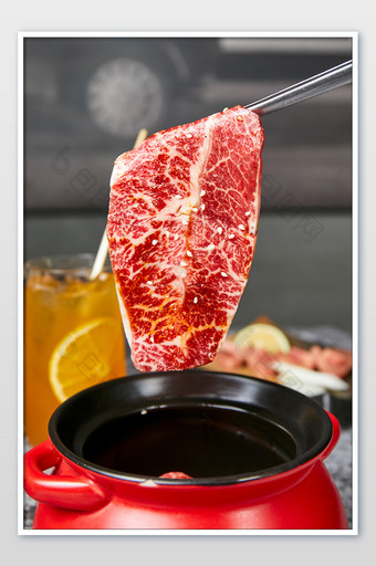红色雪花牛肉肉片烤肉美食摄影图片
