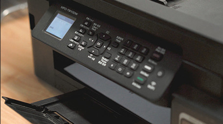 办公室商务4K打印机操作纸张