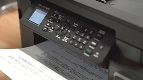 办公室商务4K打印机操作纸张