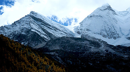 延时逐格四川甘孜稻城亚丁自然风景区雪山