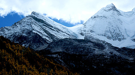 延时逐格四川甘孜稻城亚丁自然风景区雪山
