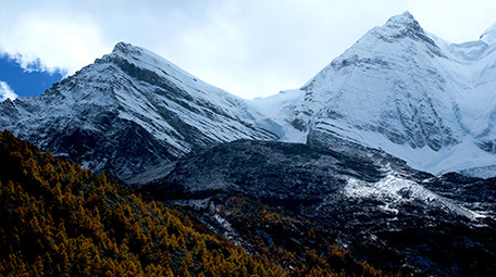 延时逐格四川甘孜稻城亚丁自然风景区雪山