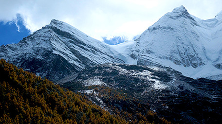延时逐格四川甘孜稻城亚丁自然风景区雪山