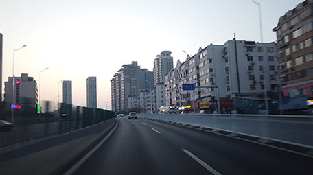 实拍城市街道隧道运动延时